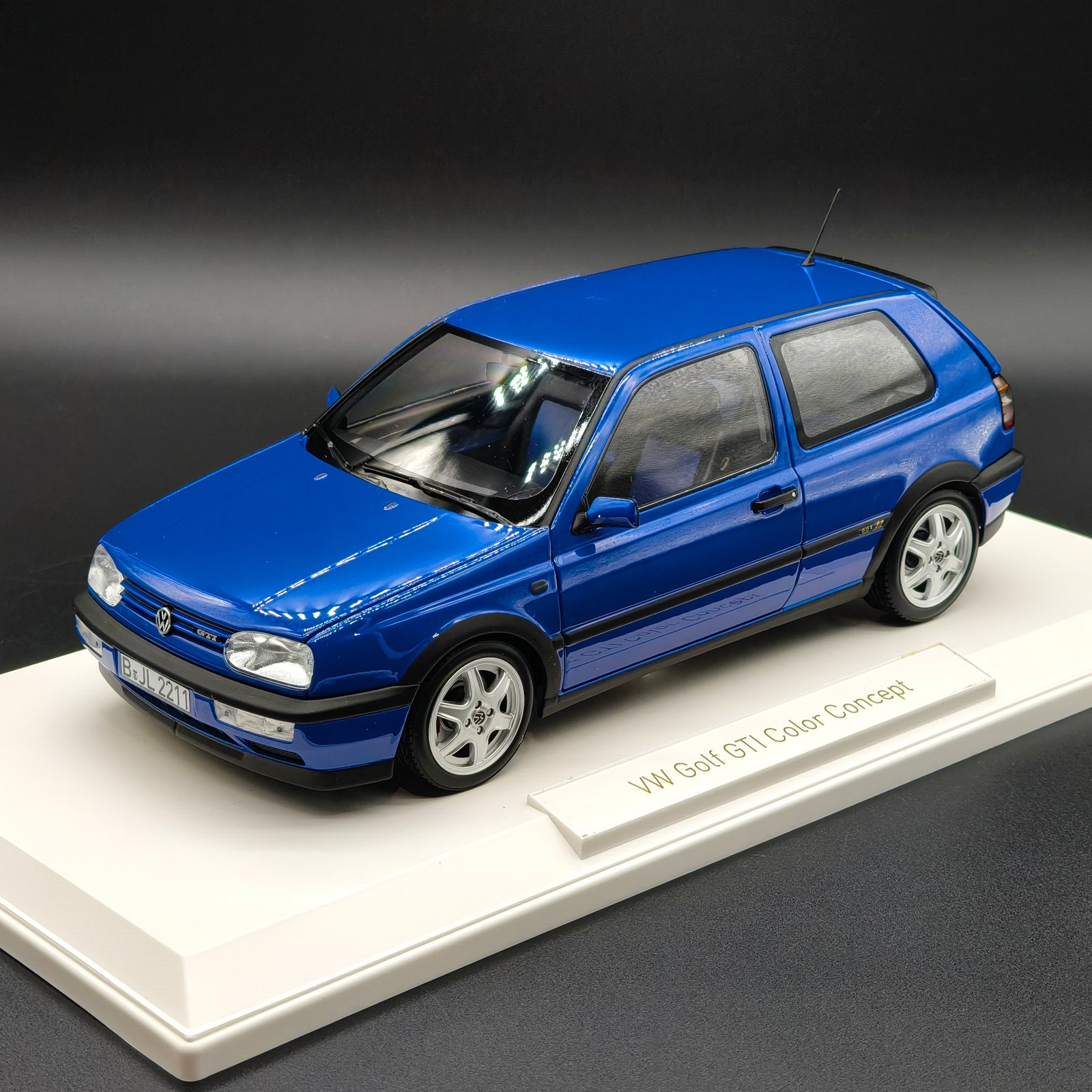 Volkswagen Golf III GTI Color Concept 1:18